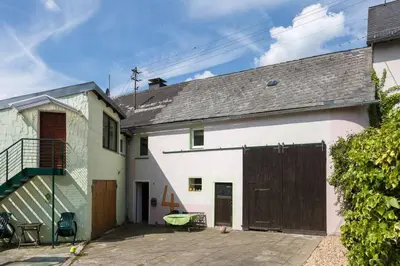 Das Gebäude in dem sich die Ferienwohnung befindet