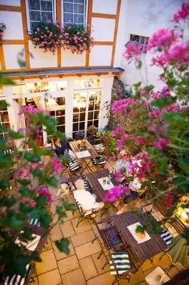 Ein Garten an der Unterkunft Landhotel Becker