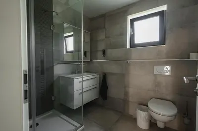 Ein Badezimmer in der Unterkunft NürbLife Hotel