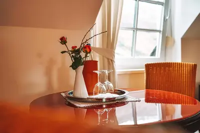 Ein Sitzbereich in der Unterkunft Landgasthaus am Ufer