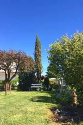 Ein Garten an der Unterkunft Ferienwohnung Schwarz