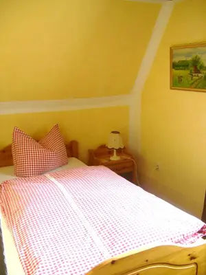Ein Bett oder Betten in einem Zimmer der Unterkunft Hotel-Restaurant Burg-Ramstein