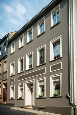 Das Gebäude in dem sich das Privatzimmer befindet