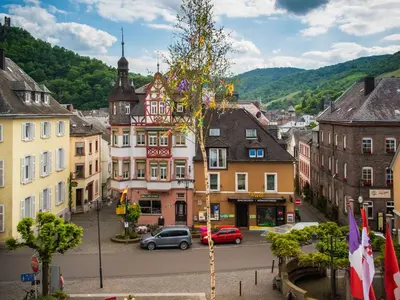 Ein allgemeiner Bergblick oder ein Berglick von des Privatzimmers aus