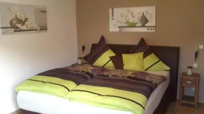 Ein Bett oder Betten in einem Zimmer der Unterkunft Gästehaus Probst