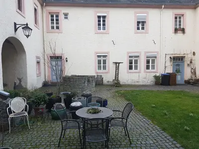 Ein Garten an der Unterkunft Weingut-Klosterhof