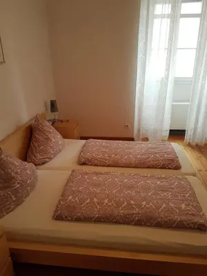 Ein Bett oder Betten in einem Zimmer der Unterkunft Weingut-Klosterhof