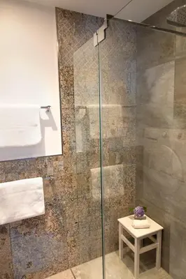 Ein Badezimmer in der Unterkunft Zur alten Rebe Ferienhaus und Weingut