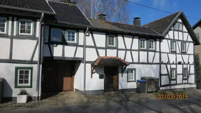 Das Gebäude in dem sich das Ferienhaus befindet