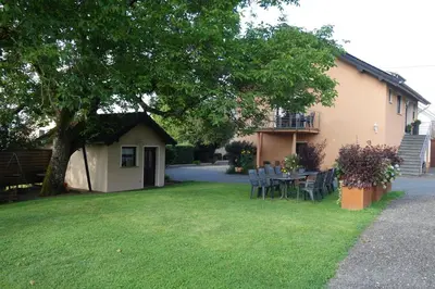 Ein Garten an der Unterkunft Ferienwohnung Hoffmann - Eifel