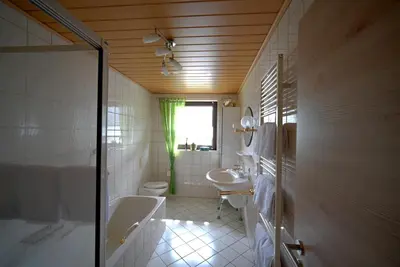 Ein Badezimmer in der Unterkunft Ferienwohnung Hoffmann - Eifel