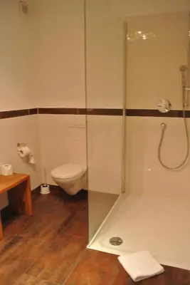 Ein Badezimmer in der Unterkunft Gästehaus Sektstuuf St. Laurentius