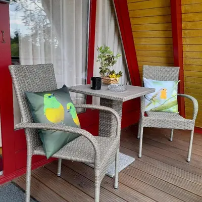 Ein Sitzbereich in der Unterkunft Eifeler Finnhaus mit Sauna, Mühlenberg 13