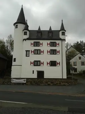 Das Gebäude in dem sich das Ferienhaus befindet