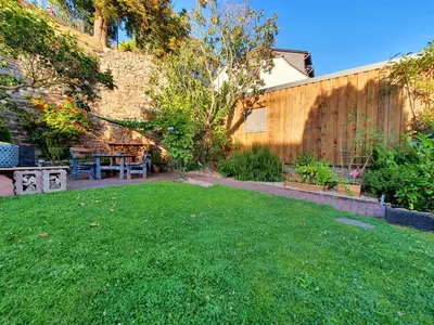 Ein Garten an der Unterkunft Gästehaus Klostergasse