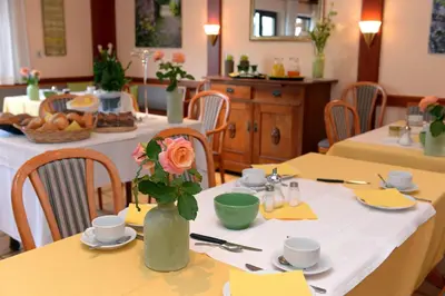 Ein Restaurant oder anderes Speiselokal in der Unterkunft Ferien Weingut Pauly