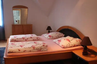 Ein Bett oder Betten in einem Zimmer der Unterkunft FeWos im alten Bahnhof