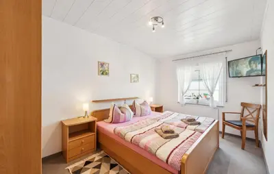 Ein Bett oder Betten in einem Zimmer der Unterkunft Cozy Home In Strohn With Kitchen