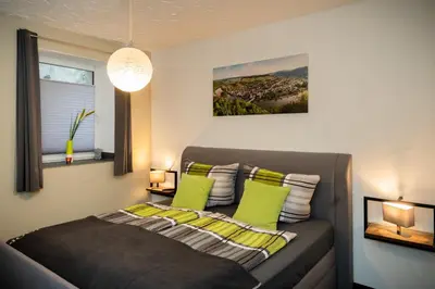 Ein Bett oder Betten in einem Zimmer der Unterkunft Ferienwohnung Ginsterberg