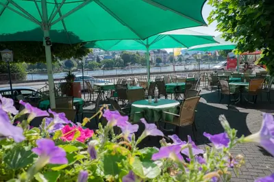 Blick auf einen Fluss in der Nähe der Pension