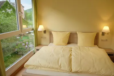Ein Bett oder Betten in einem Zimmer der Unterkunft Panorama-Café MOSELGARTEN