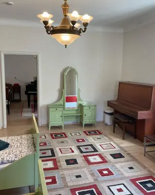 Ein Sitzbereich in der Unterkunft Musikalische Ferienwohnung mit Rheinblick