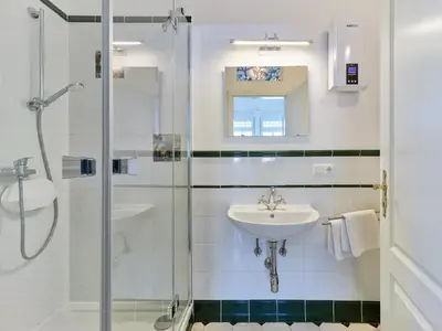 Ein Badezimmer in der Unterkunft BG Living & Hosting - Stilvolles Jugendstilhaus am Marktplatz - Top-Lage im Zentrum