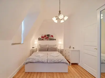 Ein Bett oder Betten in einem Zimmer der Unterkunft BG Living & Hosting - Stilvolles Jugendstilhaus am Marktplatz - Top-Lage im Zentrum