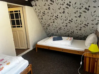 Ein Bett oder Betten in einem Zimmer der Unterkunft Ferienwohnung in Ediger Eller