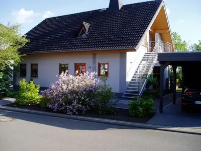 Das Gebäude in dem sich die Ferienwohnung befindet