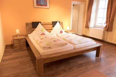 Ein Bett oder Betten in einem Zimmer der Unterkunft Gästehaus am Schlossberg