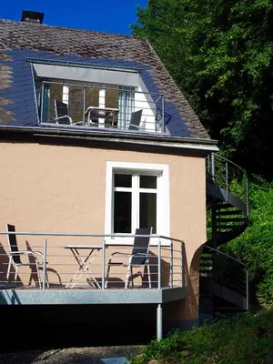 Das Gebäude in dem sich die Ferienwohnung befindet