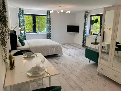 Ein Bett oder Betten in einem Zimmer der Unterkunft Ferienwohnungen Park Café am Kurpark