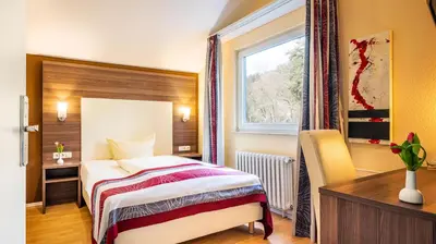 Ein Bett oder Betten in einem Zimmer der Unterkunft Schroeders Stadtwaldhotel