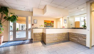 Lobby/Rezeption in der Unterkunft Schroeders Stadtwaldhotel