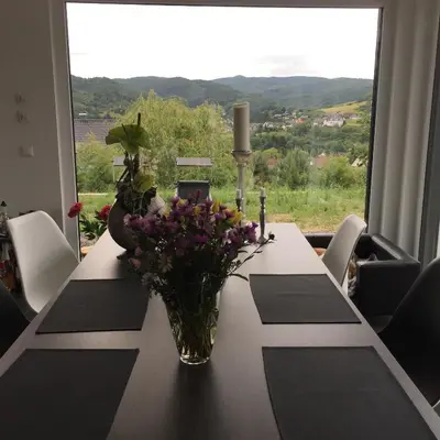 Ein allgemeiner Bergblick oder ein Berglick von der Ferienwohnung aus