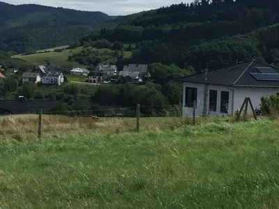 Ein allgemeiner Bergblick oder ein Berglick von der Ferienwohnung aus