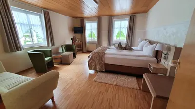 Ein Bett oder Betten in einem Zimmer der Unterkunft Hotel Zum Anker-THULLs Restaurant