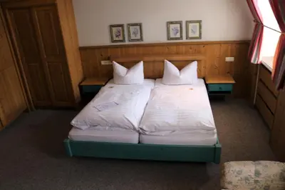 Ein Bett oder Betten in einem Zimmer der Unterkunft Gästehaus Blaue Ecke