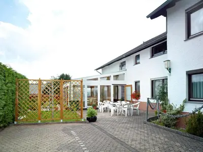 Ein Garten an der Unterkunft Hotel Garni Assion