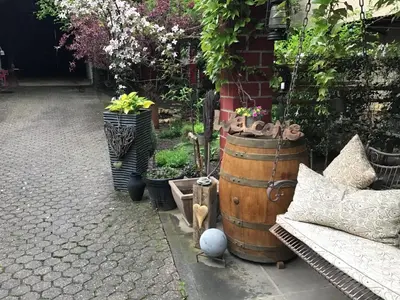 Ein Garten an der Unterkunft Alter Winzerhof