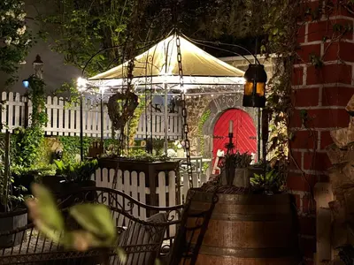 Ein Garten an der Unterkunft Alter Winzerhof