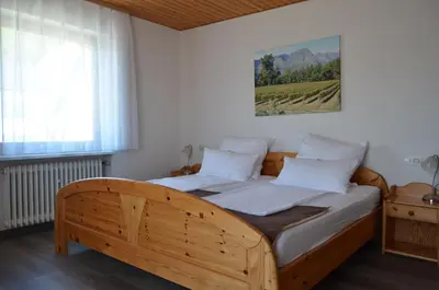 Ein Bett oder Betten in einem Zimmer der Unterkunft Weingut H. Gindorf