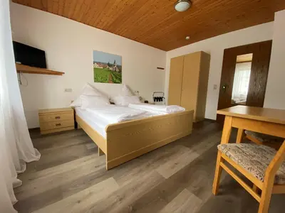 Ein Bett oder Betten in einem Zimmer der Unterkunft Weingut H. Gindorf