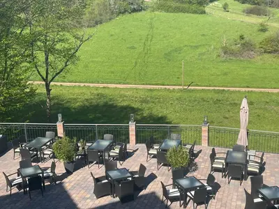Ein Garten an der Unterkunft Landhotel Lembergblick