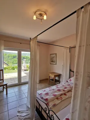 Ein Bett oder Betten in einem Zimmer der Unterkunft Weingut Amlinger&Sohn