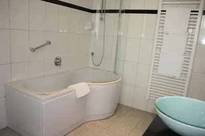 Ein Badezimmer in der Unterkunft Hotel Retterath am Nürburgring