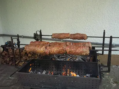 Ein für Gäste verfügbarer Grill in der Pension
