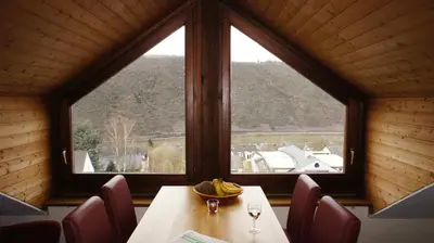 Ein allgemeiner Bergblick oder ein Berglick von der Ferienwohnung aus