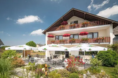 Ein Garten an der Unterkunft Landhaus Heimisch Bed & Breakfast